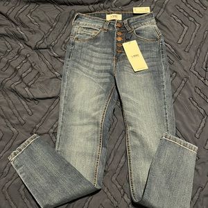 Vibe Skinny Jeans